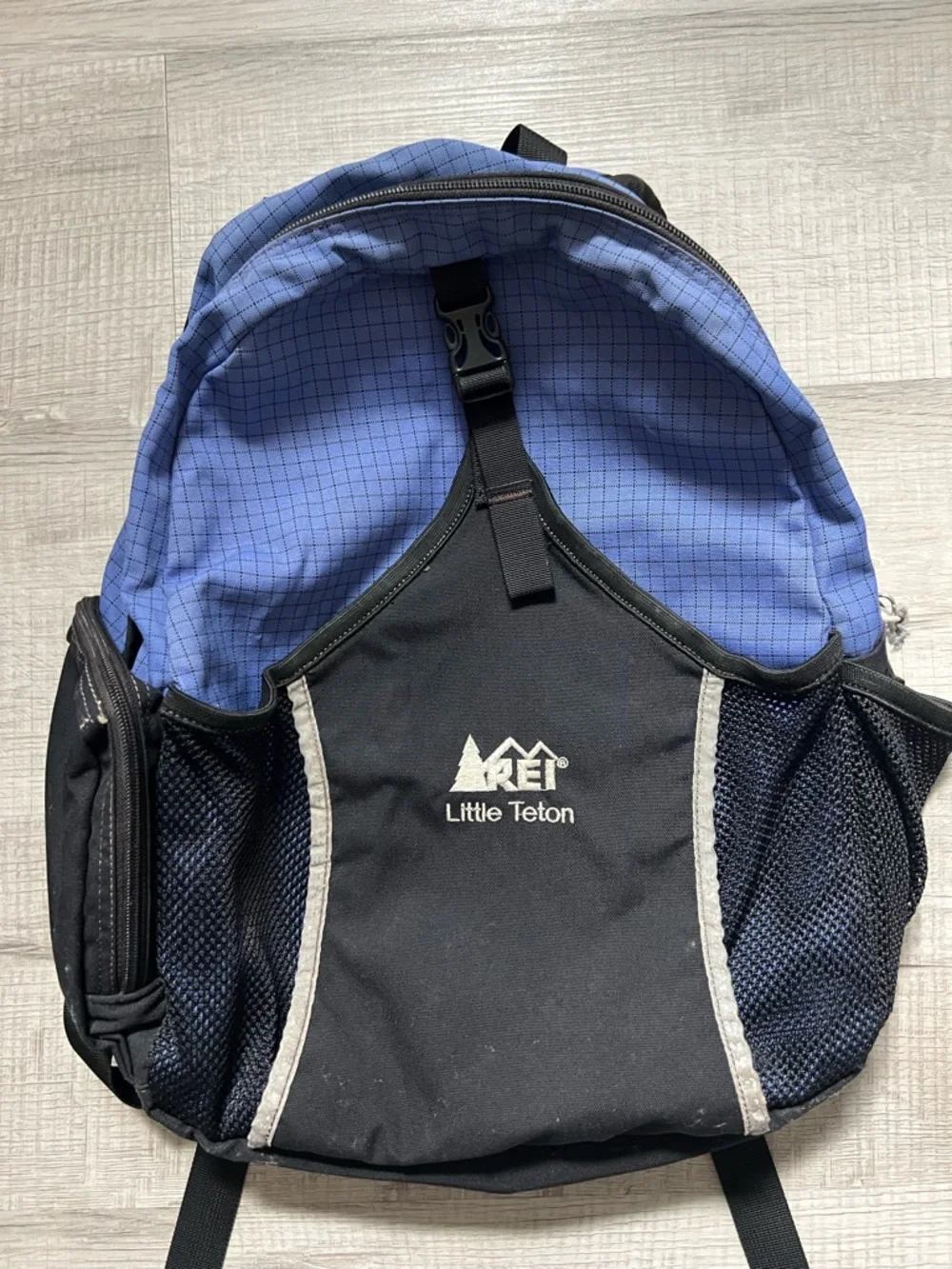 VINTAGE REI Little Teton Blue and Black Daypack with Bottle Pocket